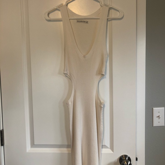 Abercrombie & Fitch | Elevated Knit Side Cutout Midi Dress - Picture 3 of 8